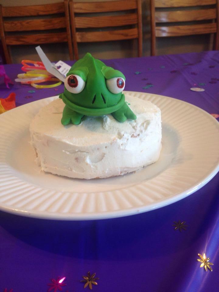 Rapunzel's Pascal smash cake in vanilla