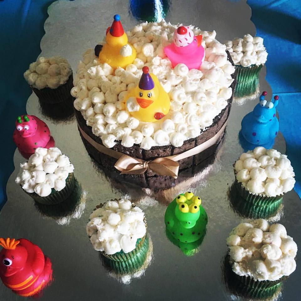 Rubber duckies and bubble cupcakes in banana with caramel buttercream