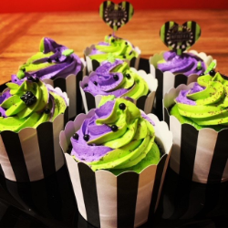 Bettlejuice inspired cupcake in vanilla with vanilla buttercream