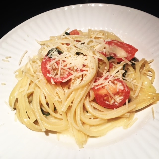 Linguine with brie, basil & tomatoes