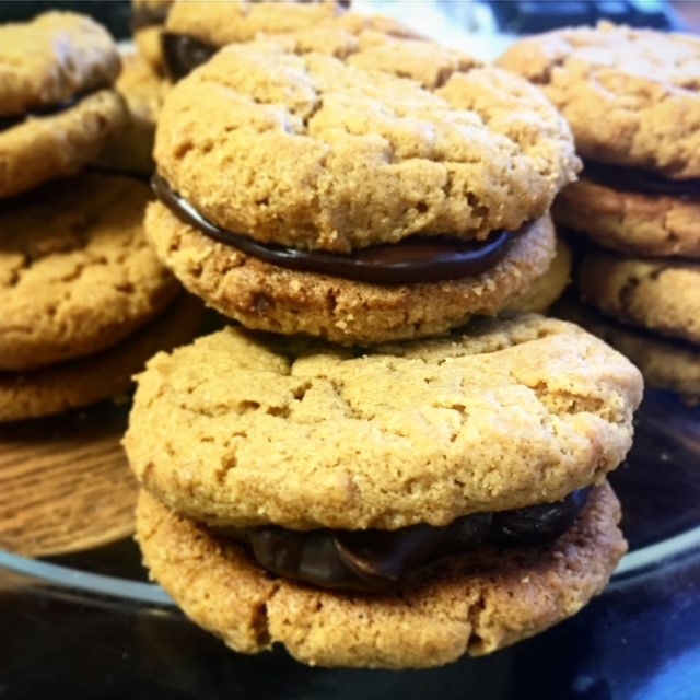 Peanut butter & ganache cookie sandwich