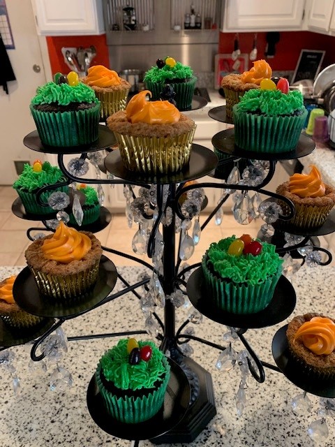 Easter cupcakes  carrot cupcake with maple cream cheese frosting & chocolate cupcake with mint buttercream