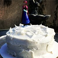 Frozen's Anna cake in banana with caramel buttercream