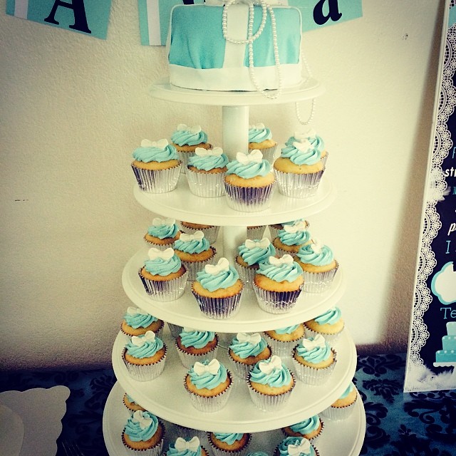 Vanilla cupcake with vanilla buttercream - Breakfast at Tiffany;s theme