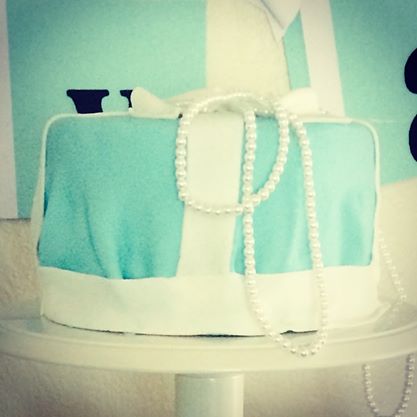 Vanilla smash cake with vanilla buttercream - Breakfast at Tiffany's theme